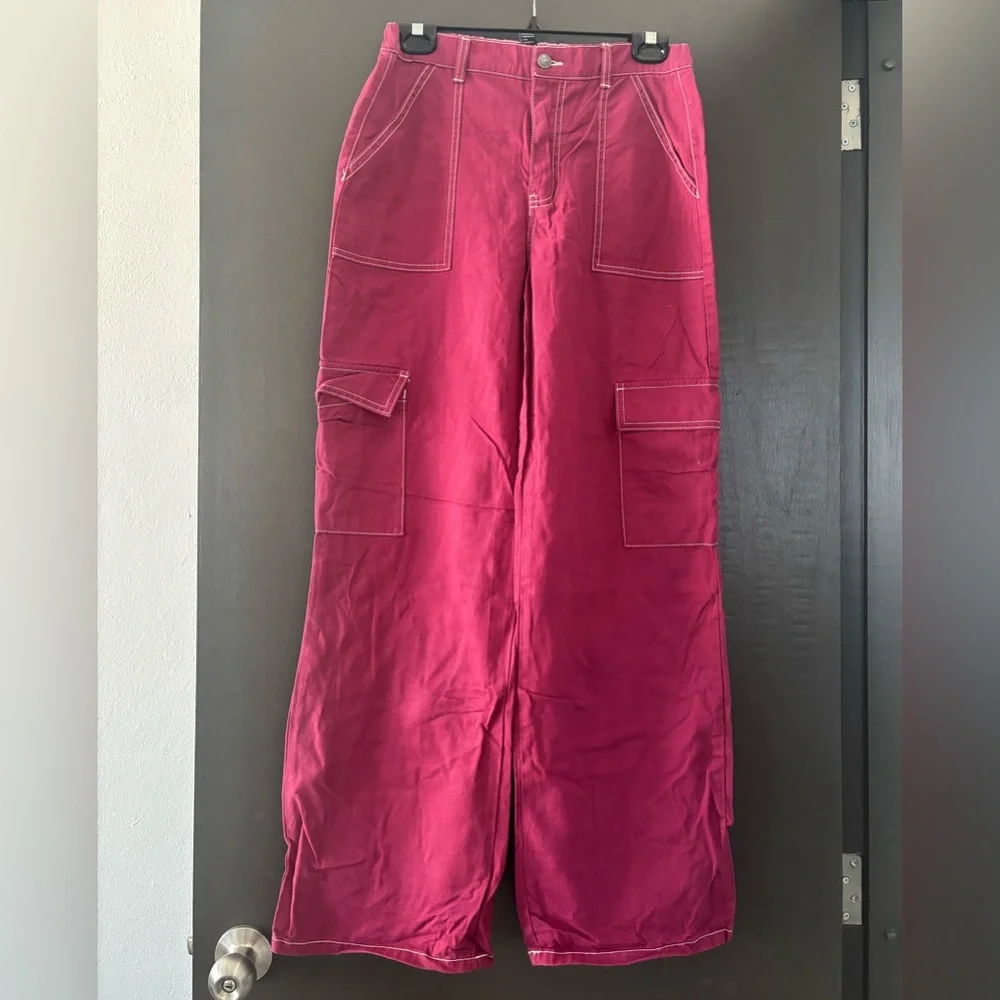 FOREVER 21 Red Cargo Pants with White Contrast Stitching - Size M (NWOT) - Picture 1 of 3